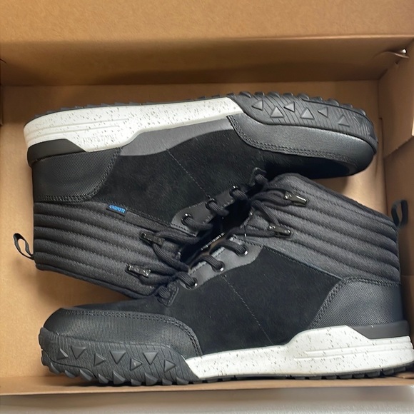 Element - Men's Hiking Boots - Picture 2 of 9